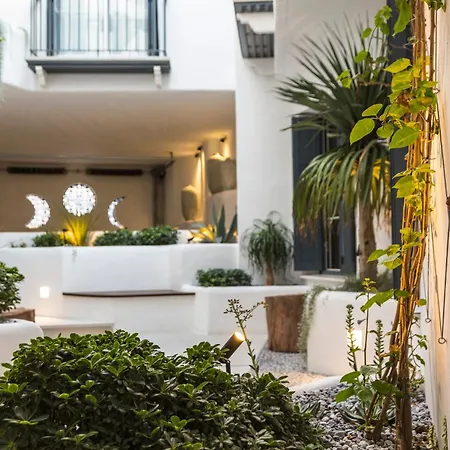 Casona 6 Lunas, Marbella Old Town Apartment, Private Parking *