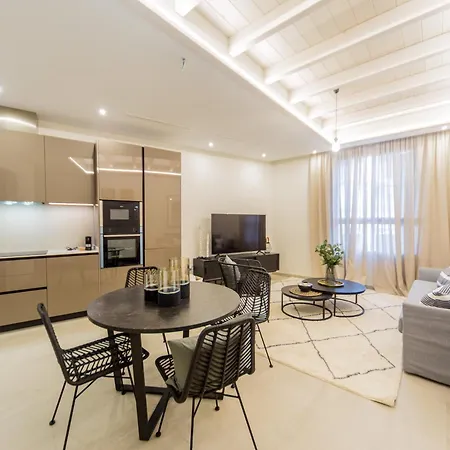 Casona 6 Lunas, Marbella Old Town Apartment, Private Parking