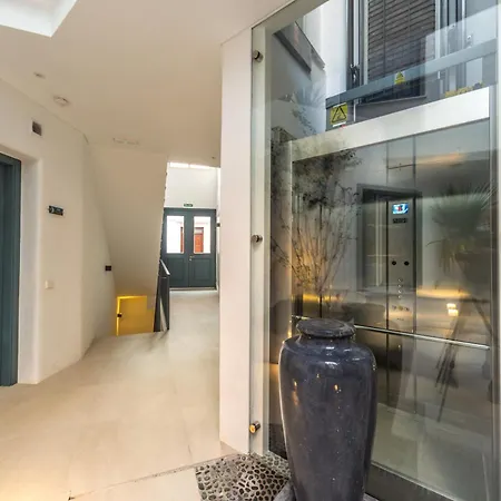 Casona 6 Lunas, Marbella Old Town Apartment, Private Parking