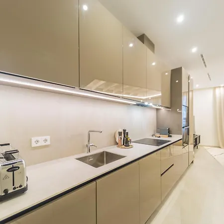 Casona 6 Lunas, Marbella Old Town Apartment, Private Parking
