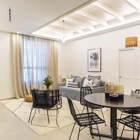 公寓 Casona 6 Lunas, Marbella Old Town Apartment, Private Parking 马尔韦利亚